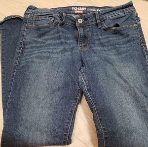 Dark wash stretch jeans
